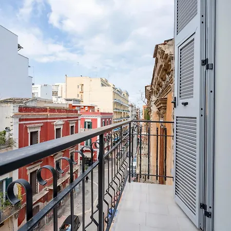 Casa Di Carly - Large Cozy Retreat In Center דירה